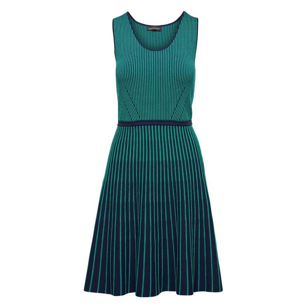 Hold Banana republic emerald pleated knit dress
